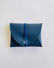 Lade das Bild in den Galerie-Viewer, Mini Geldbeutel Dunkelblau, minimalistisch, Gummiband Blau
