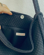 Lade das Bild in den Galerie-Viewer, SYLVIE 3-in-1 Rucksacktasche schwarz mit 3D-Rautenmuster Quilted-Optik
