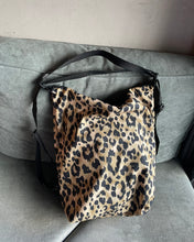 Lade das Bild in den Galerie-Viewer, ARIANE Rucksacktasche | minimalist
