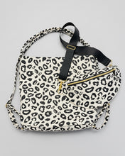 Lade das Bild in den Galerie-Viewer, ELA 3-in-1 Rucksacktasche Jacquard Leomuster
