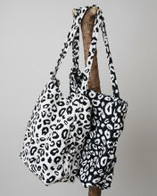 Lade das Bild in den Galerie-Viewer, ELA 3-in-1 Rucksacktasche Jacquard Leomuster
