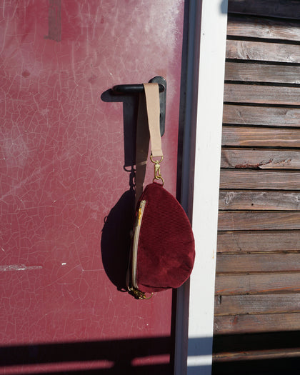 *NEU* ANNETTE Bauchtasche – Feincord Bordeaux