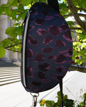 Lade das Bild in den Galerie-Viewer, Bauchtasche Pink Grau Leomuster
