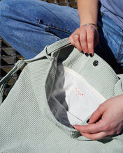 Lade das Bild in den Galerie-Viewer, ELISA 3-in-1 Rucksacktasche Mint Cord, Innentasche
