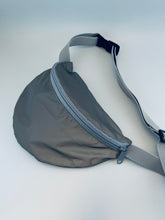 Lade das Bild in den Galerie-Viewer, *NEU* Schimmer Bumbag, MINI
