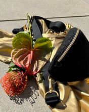 Lade das Bild in den Galerie-Viewer, *NEU* Bauchtasche – Punkte Schwarz
