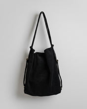 Lade das Bild in den Galerie-Viewer, INGE 3-in-1 Rucksacktasche aus dunkelgrün-schwarzem Feincord mit verstellbaren Gurten
