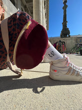 Lade das Bild in den Galerie-Viewer, *NEU* ANNETTE Bauchtasche – Feincord Bordeaux
