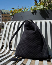 Lade das Bild in den Galerie-Viewer, SYLVIE 3-in-1 Rucksacktasche schwarz mit 3D-Rautenmuster Quilted-Optik
